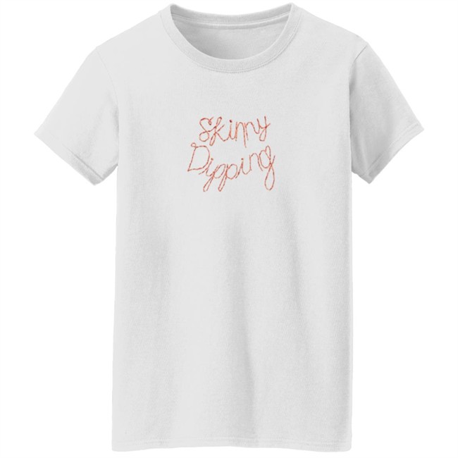 Shop Sabrina Carpenter Merch Store Skinny Dipping Shirt Phong - Shop Sabrina Carpenter Merch Store Skinny Dipping Shirt